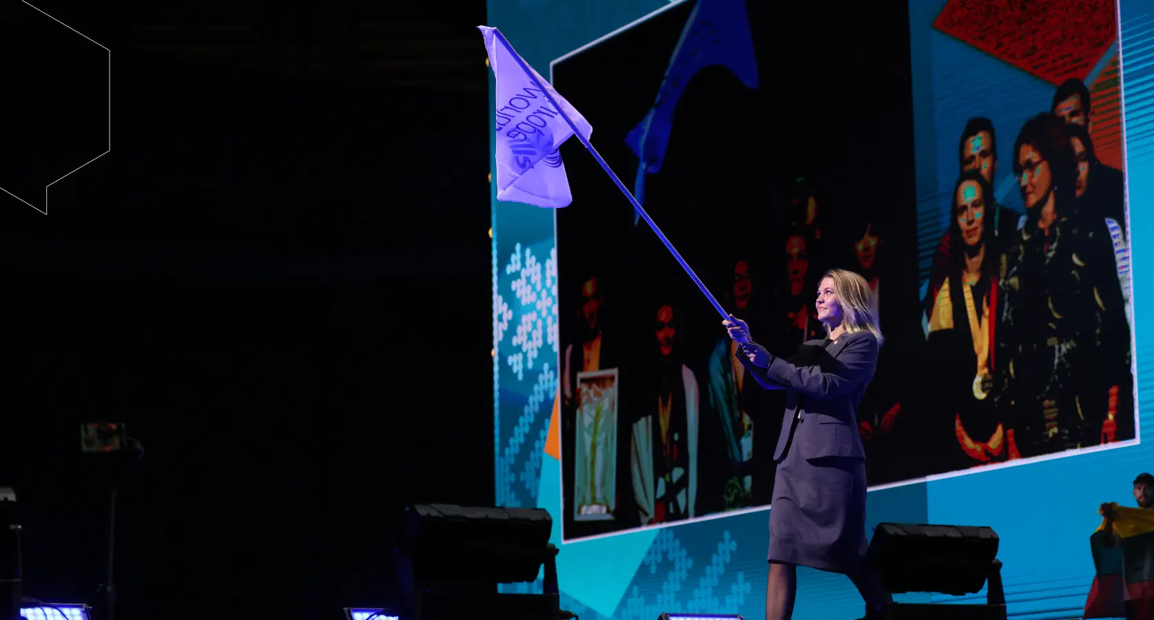 ES2023_CC_Flag_Handover_1675x900.webp